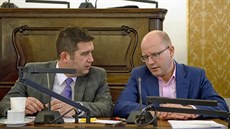 Premiér Bohuslav Sobotka a nově zvolený předseda středočeské ČSSD a předseda... Premiér Bohuslav Sobotka a nově zvolený předseda středočeské ČSSD a předseda...