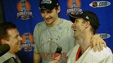 Sergej Fjodorov (vlevo) s Dominikem Haškem v roce 2002, kdy získal svůj třetí a... Sergej Fjodorov (vlevo) s Dominikem Haškem v roce 2002, kdy získal svůj třetí a...