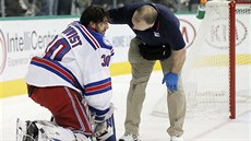 Henrik Lundqvist je otesený po sráce s útoníkem Eakinem.