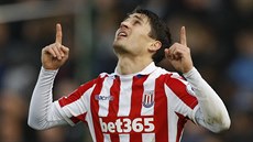 Útočník Stoke Bojan Krkič po proměněné penaltě proti Leicesteru. Útočník Stoke Bojan Krkič po proměněné penaltě proti Leicesteru.