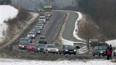 Silnice na Rychnovsku pestávají zvládat dopravní nápor