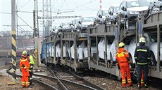 Na okraji Havlíčkova Brodu vykolejil nákladní vlak převážející automobily (16.... Na okraji Havlíčkova Brodu vykolejil nákladní vlak převážející automobily (16....