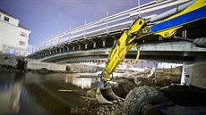 Stavba Podklášterského mostu se těsně před Vánoci zastaví. Dílo bude dokončené... Stavba Podklášterského mostu se těsně před Vánoci zastaví. Dílo bude dokončené...