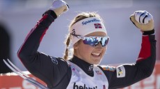 Norská běžkyně na lyžích Ingvild Flugstad Östbergová slaví v Davosu vítězství v... Norská běžkyně na lyžích Ingvild Flugstad Östbergová slaví v Davosu vítězství v...