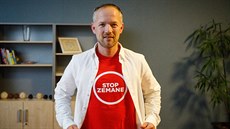Investor Ondřej Tomek se na rozhovor pro iDNES.cz oblékl do trička, kterým dal... Investor Ondřej Tomek se na rozhovor pro iDNES.cz oblékl do trička, kterým dal...