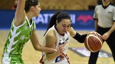 Zleva Chiara Consoliniová z Ragusy a Sonia Ursuová z Nymburka. Zleva Chiara Consoliniová z Ragusy a Sonia Ursuová z Nymburka.