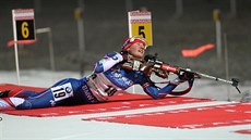 Veronika Vítková pi stelb ve sprintu Svtového poháru v Novém Mst na...