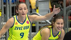 Laia Palauová občas řídí hru USK Praha i z lavičky. Laia Palauová občas řídí hru USK Praha i z lavičky.