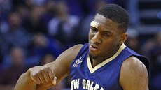 Langston Galloway z New Orleans se raduje ze své trojky.