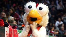 Jeden z maskotů tureckého basketbalového klubu Banvit během domácího utkání Jeden z maskotů tureckého basketbalového klubu Banvit během domácího utkání