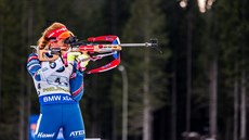 STOJKA. Gabriela Koukalová při střelbě ve štafetě v Pokljuce STOJKA. Gabriela Koukalová při střelbě ve štafetě v Pokljuce