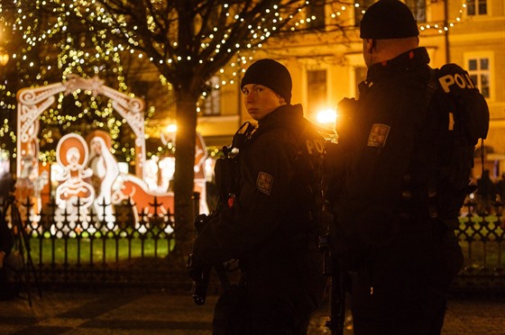 Ministr vnitra Milan Chovanec v doprovodu policejního prezidenta Tomáe Tuhého...