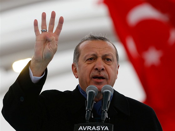Turecký prezident Recep Tayyip Erdogan bhem proslovu v Istanbulu 20. prosince...