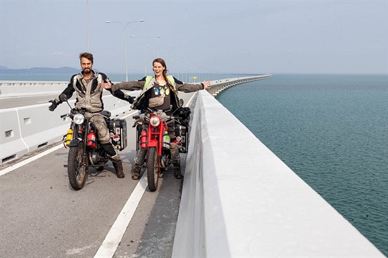 Na motorkách dojeli Marek Vantuch a Ivana Haraslínová z eska a do Austrálie.