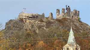 Andlská hora u Karlových Var vyzauje energii, která léí