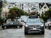 Autonomn prototyp Volva XC90 pi testech Uberu v San Francisku