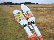 Pyrotechnik Milan Bauer odborně odpaluje nebezpečnou petardu, kterou koupil... Pyrotechnik Milan Bauer odborně odpaluje nebezpečnou petardu, kterou koupil...