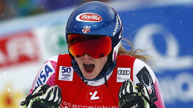 Mikaela Shiffrinov se raduje z vtzstv v obm slalomu v Semmeringu.