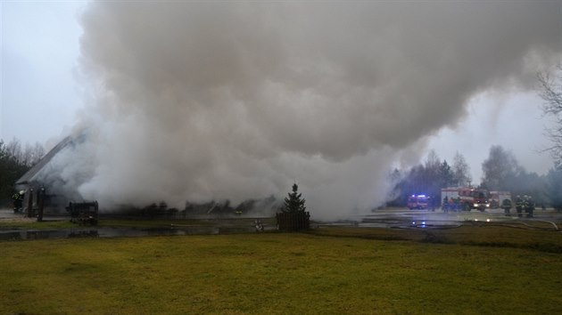 kodu nejmn za pt milion korun zpsobil por srubu v Ralsku na eskolipsku. Pinu zjiuj vyetovatel.