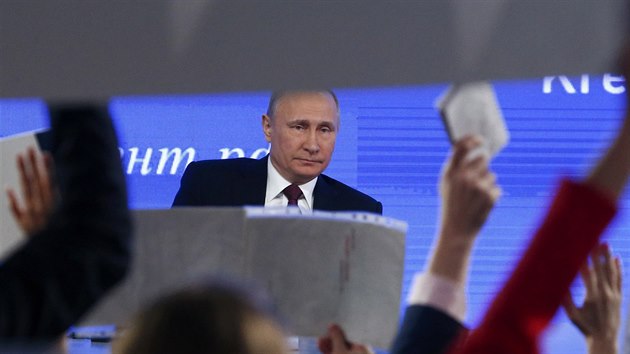 Rusk prezident Vladimir Putin bhem tradin tiskov konference v Moskv (23. prosince 2016)