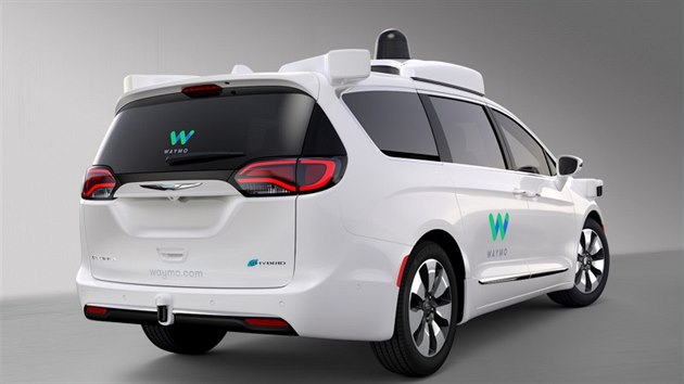 Chrysler Pacifica jako testovac prototyp autonomnho vozu spolenosti Waymo, kterou zaloil Google.