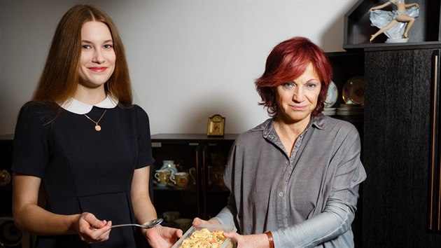 Kateina Vernerov s redaktorkou MF DNES Ivanou Karskovou (21. prosince 2016)
