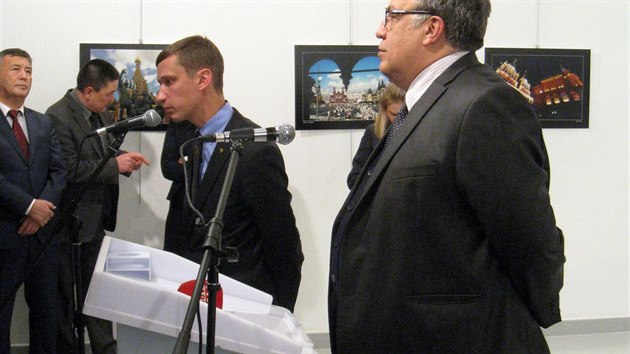 Rusk velvyslanec Andrej Karlov krtce ped svou smrt (19. prosince 2016).