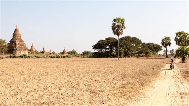 Mezi chrmy Baganu, Barma