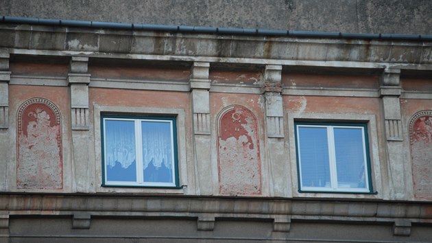 Zdobn prvky Oblouku jsou typickm znakem sorely. Zjevn je neuten stav pamtky. (20. prosince 2016)