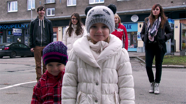Valerie a Viktorka jsou vnuky Kvty Cnov, stejn jako Sabrina (vzadu uprosted). Pamela (vpravo) a Tom (vlevo) jsou jej nejmlad dti.