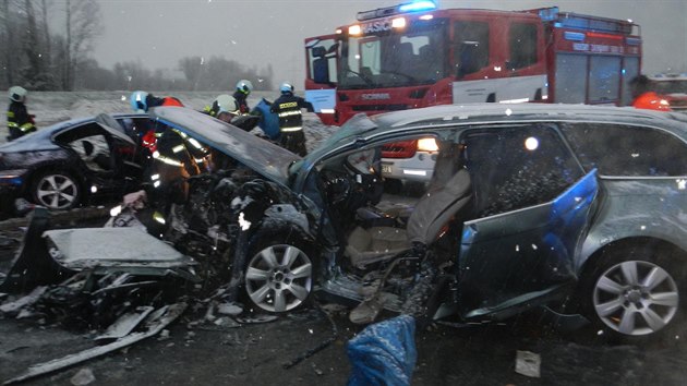 Dv auta se eln stetla na hlavnm tahu z Budjovic na Tbor. idika volkswagenu nehodu nepeila.