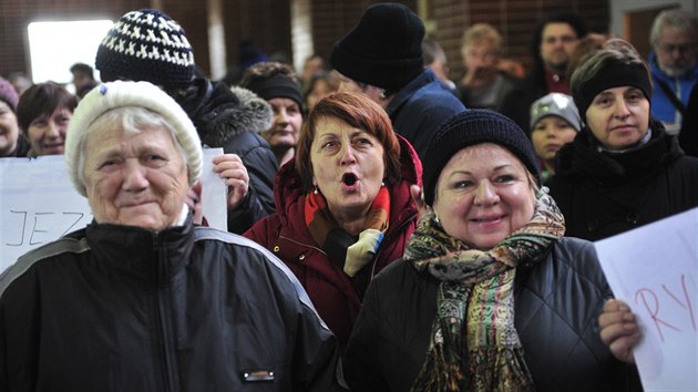 Protest proti zruen rychlkovch spoj na ndra v Kianov na rsku.