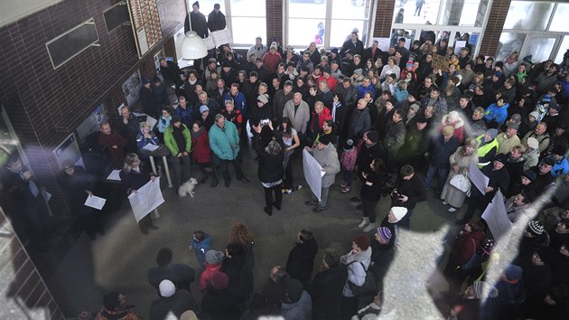 Protest proti zruen rychlkovch spoj na ndra v Kianov na rsku.