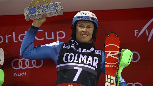Norsk lya Henrik Kristoffersen slav triumf ve slalomu v Madonn di Campiglio.
