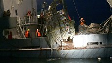 Ruské pátrací týmy vylovily z Černého moře trosky zříceného stroje Tu-154 (27.... Ruské pátrací týmy vylovily z Černého moře trosky zříceného stroje Tu-154 (27....