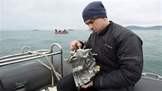 Po troskách Tu-154 a obětech katastrofy u Soči pátrají desítky plavidel a... Po troskách Tu-154 a obětech katastrofy u Soči pátrají desítky plavidel a...