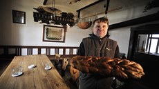Lokál, jak ho důvěrně známe – ale hlavně z obrázků od malíře Josefa Lady.... Lokál, jak ho důvěrně známe – ale hlavně z obrázků od malíře Josefa Lady....