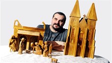 Pavel Tapušík. Řezbář původem z České Třebové vytváří betlém pro Chrudim a zve... Pavel Tapušík. Řezbář původem z České Třebové vytváří betlém pro Chrudim a zve...