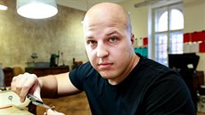 Luboš Korbička ve svém brněnském zlatnictví jako první a jediný na českém trhu... Luboš Korbička ve svém brněnském zlatnictví jako první a jediný na českém trhu...