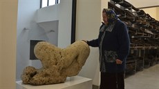 Milada Filipovičová po šesti desetiletích znovu spatřila římskou sochu, která... Milada Filipovičová po šesti desetiletích znovu spatřila římskou sochu, která...