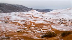V okolí saharského msta Ain Sefra napadl sníh (23. prosince 2016).