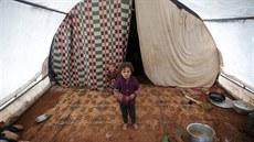 Dti v uprchlickém táboe nedaleko hranice mezi Sýrií a Tureckem (26. prosince...