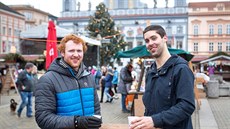 Hokejisté Českých Budějovic Ben Walker (vlevo) a Mitch Fillman na vánočním... Hokejisté Českých Budějovic Ben Walker (vlevo) a Mitch Fillman na vánočním...