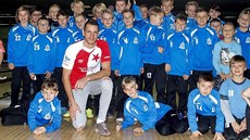 Za mládežníky Chabařovic zašel o víkendu na vánoční party fotbalista Michael... Za mládežníky Chabařovic zašel o víkendu na vánoční party fotbalista Michael...