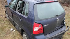 Volkswagen se při nehodě převrátil přes střechu zpátky na kola a takto zůstal... Volkswagen se při nehodě převrátil přes střechu zpátky na kola a takto zůstal...