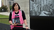 Přerovská spisovatelka Lenka Chalupová a její letošní detektivka Tyrkysové oko. Přerovská spisovatelka Lenka Chalupová a její letošní detektivka Tyrkysové oko.