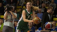 Karolína Elhotová během utkání hvězd basketbalové ligy 2015/16 ovládla soutěž... Karolína Elhotová během utkání hvězd basketbalové ligy 2015/16 ovládla soutěž...