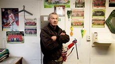 PYŠNÝ TÁTA. Milan Škoda starší je na oba syny pyšný, pečlivě vystřihuje každou... PYŠNÝ TÁTA. Milan Škoda starší je na oba syny pyšný, pečlivě vystřihuje každou...