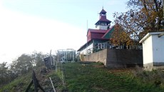 Červený vrch je prvním letmým dotykem magického Českého středohoří. Červený vrch je prvním letmým dotykem magického Českého středohoří.