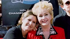 Debbie Reynoldsová a její dcera Carrie Fisherová (Hollywood, 13. ledna 1997)